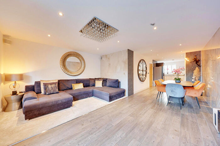 4 Bedroom Terraced House For Sale In Bruce Grove, Orpington, BR6