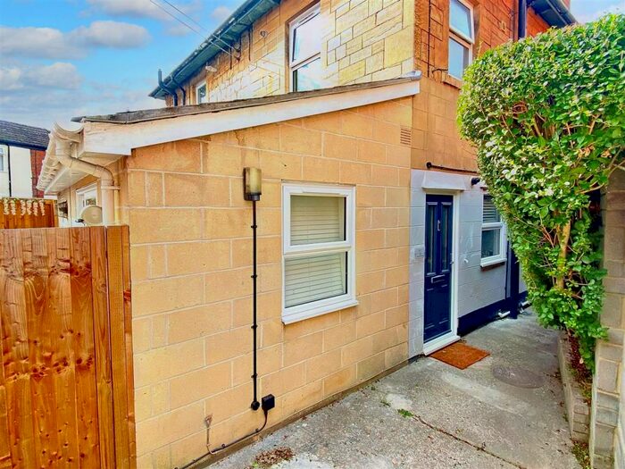 1 Bedroom Apartment To Rent In Wingfield Road, Trowbridge, BA14