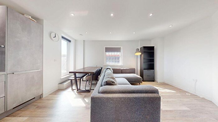 2 Bedroom Flat For Sale In Trade Street, Cardiff, CF10