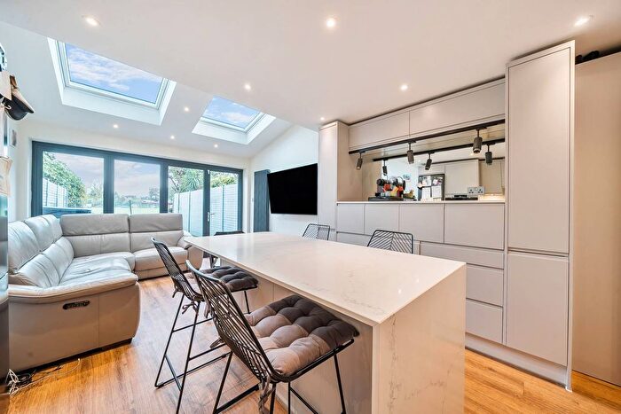 4 Bedroom End Terrace House For Sale In Aspen Close, Ealing, London, W5