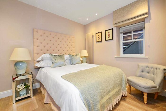 2 Bedroom Apartment To Rent In Lyndhurst Road, Hampstead, London, NW3