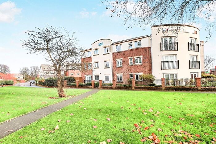 2 Bedroom Flat For Sale In Waterside Close, Parkfields, Wolverhampton, WV2