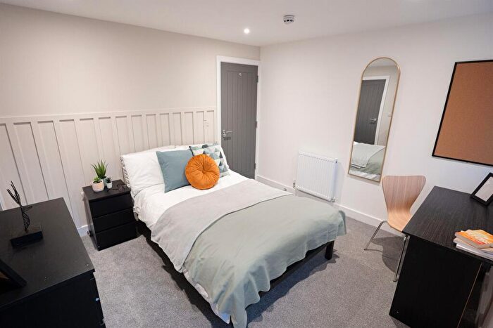 6 Bedroom End Of Terrace House To Rent In Stanmore, SO22