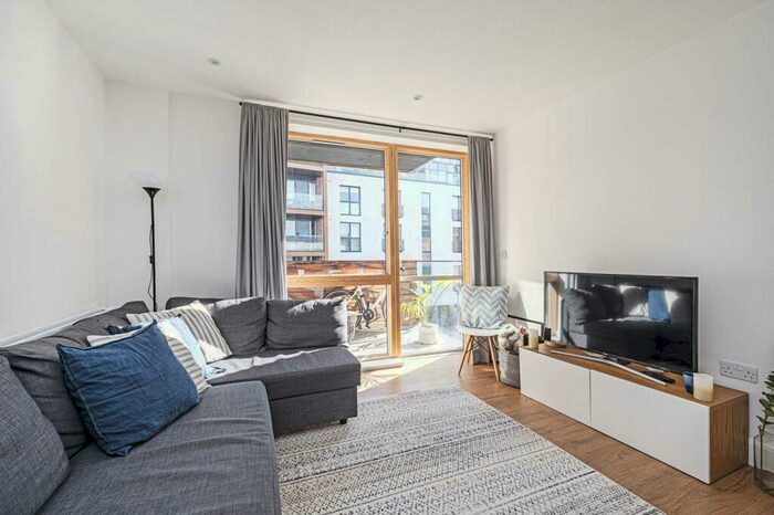 1 Bedroom Flat To Rent In Violet Road, , Bow, London, E3