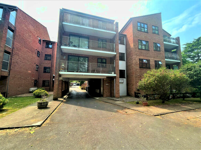 Flat To Rent In Brackley Road, Beckenham, Kent, BR3