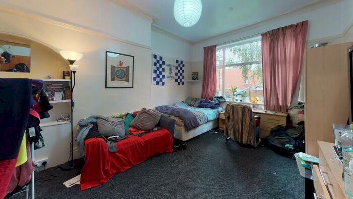 7 Bedroom Semi-Detached House To Rent In St Michaels Villas, Headingley, Leeds, LS6