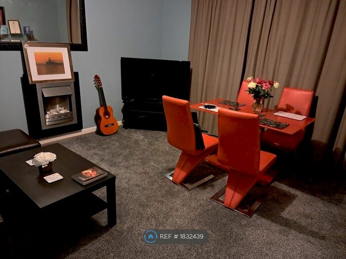 2 Bedroom Flat To Rent In Torridon Drive, Renfrew, PA4