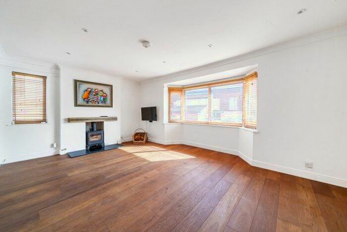 5 Bedroom Property To Rent In Olivers Battery Gardens, Winchester, SO22