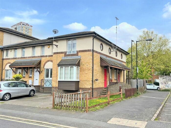 1 Bedroom End Of Terrace House To Rent In Oxley Close, London, SE1