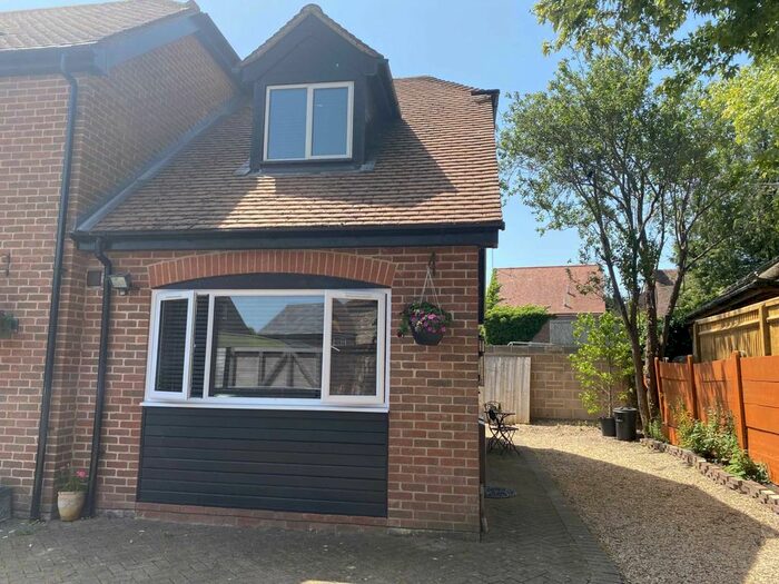 1 Bedroom Flat To Rent In Newbury Street, Lambourn, RG17