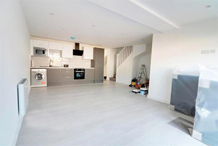 1 Bedroom Maisonette To Rent In Amherst St, Grangetown, Cardiff, CF11