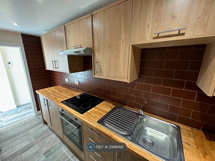 2 Bedroom Flat To Rent In Alder Road, Poole, BH12