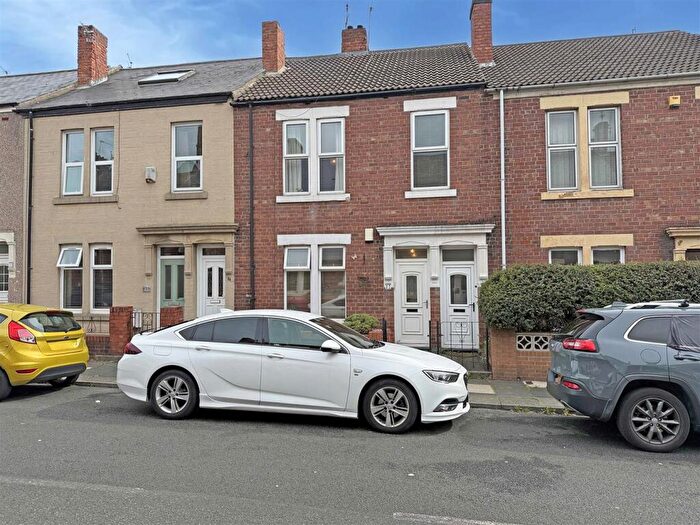2 Bedroom Flat For Sale In Chirton West View, North Shields, Tyne And Wear, NE29
