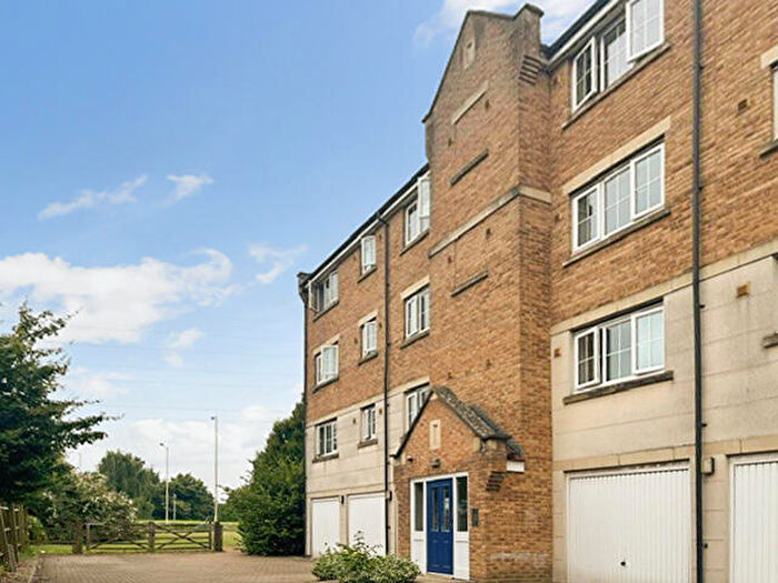 2 Bedroom Flat To Rent In Bramley Court, Luton Road, Dunstable, LU5