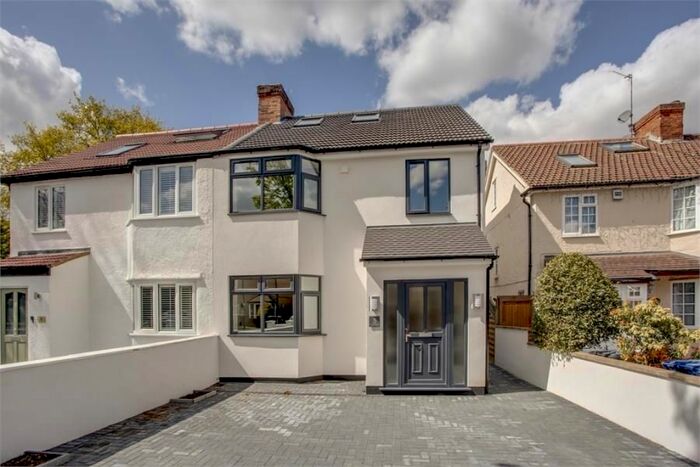 2 Bedroom Flat To Rent In Avalon Road, London, W13