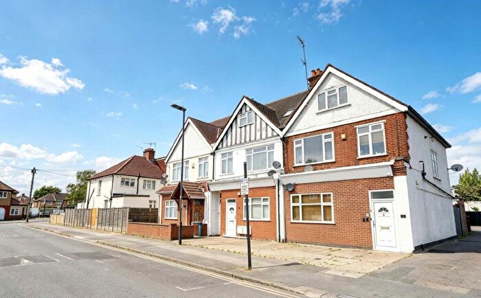 Flat To Rent In Columbia Avenue, Edgware, HA8