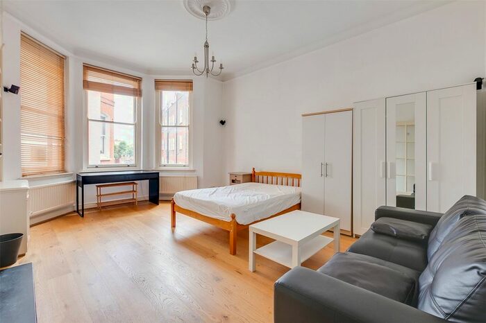 2 Bedroom Flat To Rent In Earls Court Road, Earls Court, SW5