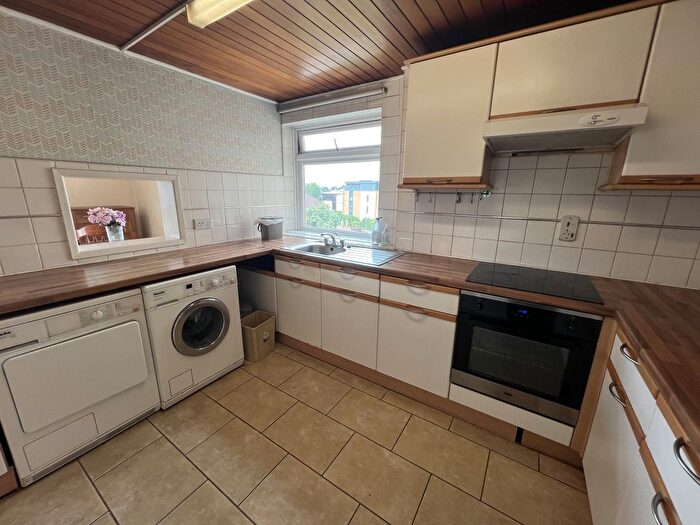 2 Bedroom Flat To Rent In Dorchester Court, Greenlands Road, Staines-Upon-Thames, Middlesex, TW18
