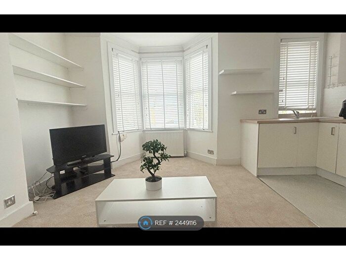 2 Bedroom Flat To Rent In Dryden Road, London, SW19