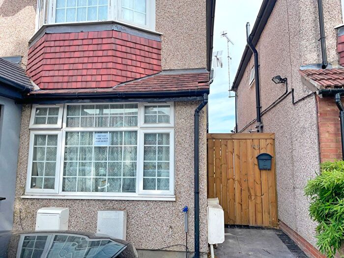 1 Bedroom Detached House To Rent In Lynmouth Road, Perivale, UB6