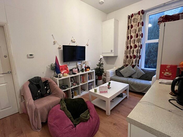 3 Bedroom Apartment To Rent In Flat - Wilmslow Road - Withington - £ Pppw, M20