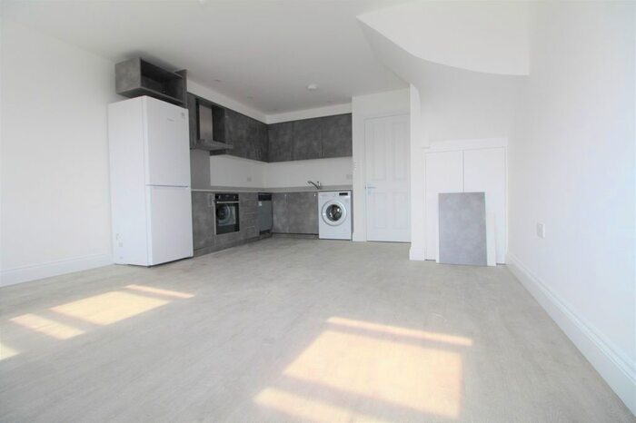 2 Bedroom Flat To Rent In High Street, Penge, SE20