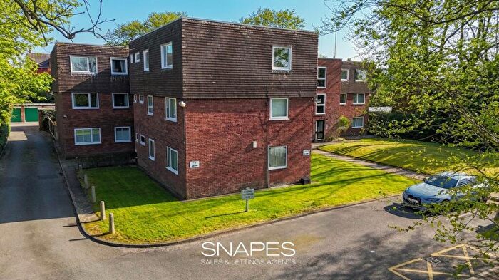 2 Bedroom Apartment For Sale In Bramhall Lane, Stockport, SK3