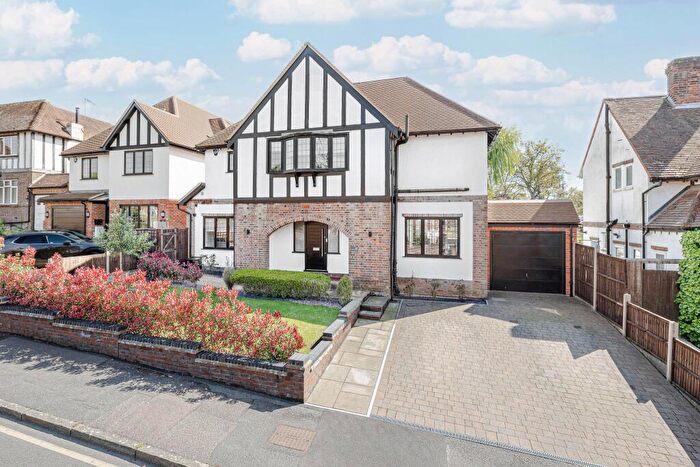 5 Bedroom Detached House For Sale In Mount Grace Road, Potters Bar, EN6