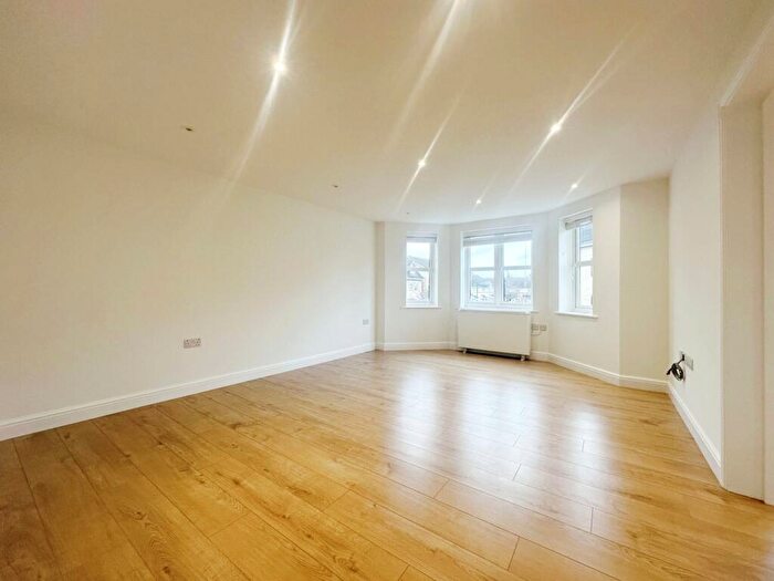 2 Bedroom Apartment To Rent In Scholars Walk, Langley, SL3