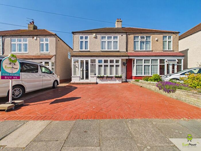 3 Bedroom Semi Detached House For Sale In Shakespeare Road, Bexleyheath, Kent, DA7