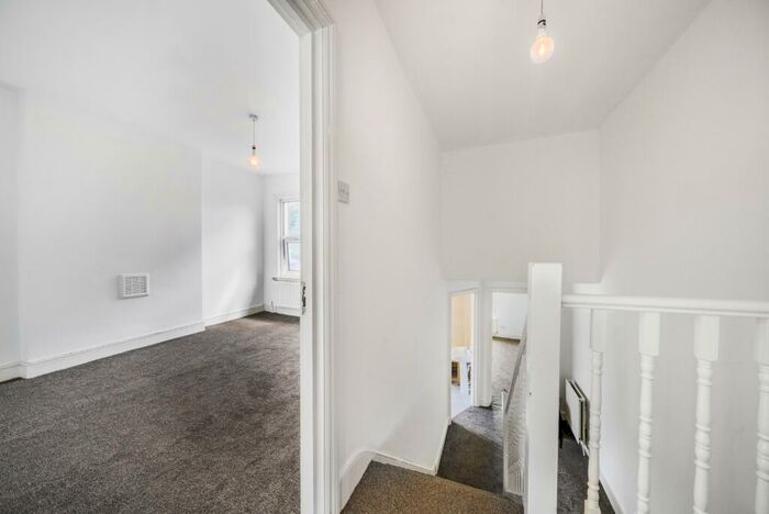 2 Bedroom Apartment To Rent In Oakhurst Grove, London, Greater London, SE22