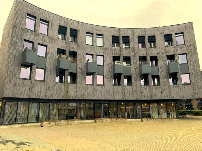 1 Bedroom Apartment For Sale In Fenton Court, Burgess Springs, Chelmsford, CM1