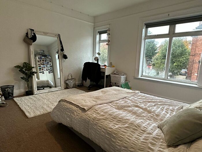 6 Bedroom Terraced House To Rent In West Parade - Bed, LN1