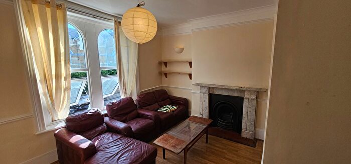 3 Bedroom Flat To Rent In Avon Road, London, SE4