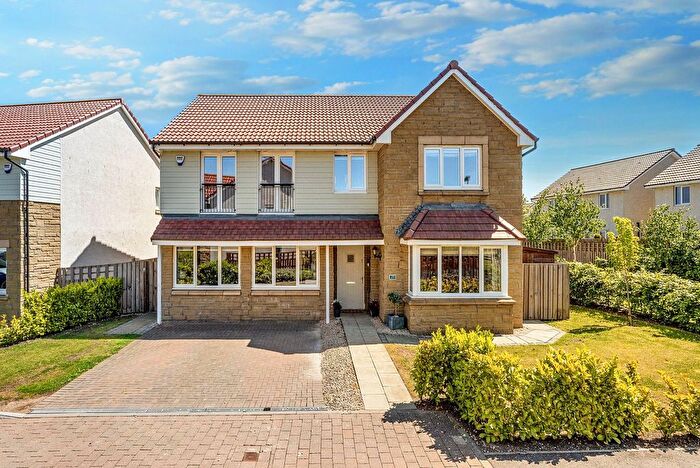 5 Bedroom Detached House For Sale In Renwick Court, East Calder, EH53