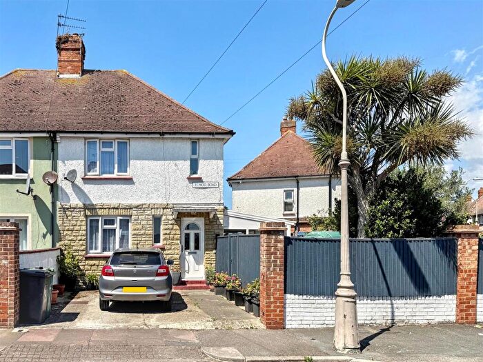 3 Bedroom Semi-Detached House For Sale In Ecmod Road, Eastbourne, BN22