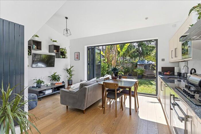 2 Bedroom Flat For Sale In Nella Road, Hammersmith, London, W6