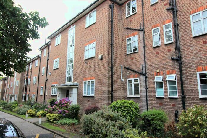 2 Bedroom Flat To Rent In Malford Court, The Drive, London E18