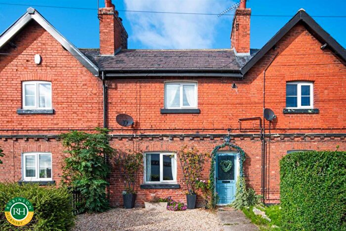 2 Bedroom Cottage For Sale In Brooks Cottages, Newington, DN10