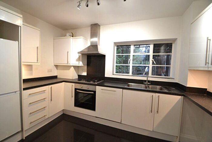 3 Bedroom Flat To Rent In Brookland Rise, London, NW11