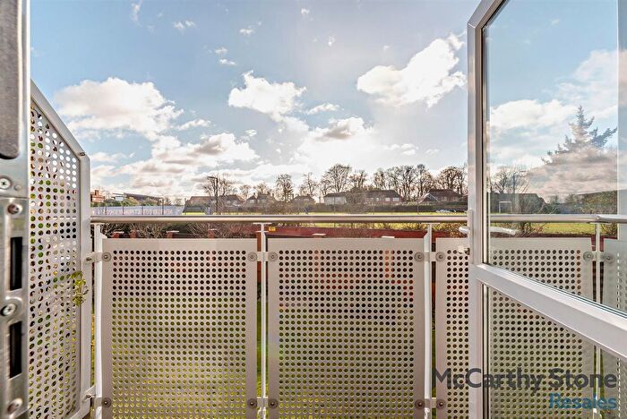 1 Bedroom Flat For Sale In Benedict Court, Western Avenue, Newbury, RG14