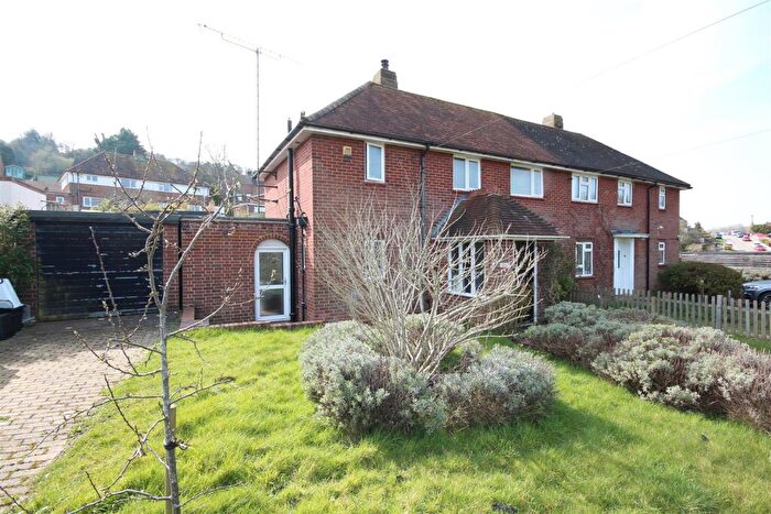 3 Bedroom Semi Detached House To Rent In Heath Hill Avenue, Bevendean, Brighton, BN2