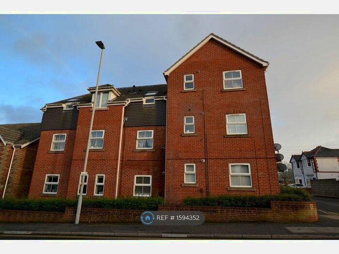 2 Bedroom Flat To Rent In Sea View Road, Parkstone, Poole, BH12