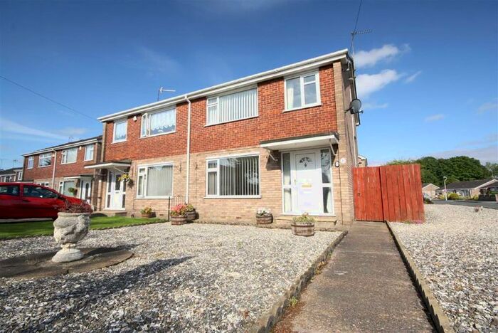 3 Bedroom Semi-Detached House To Rent In Fulford Crescent, Willerby, HU10