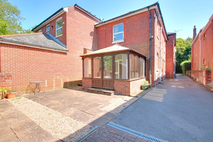 2 Bedroom Flat For Sale In Cavendish Grove, Southampton, SO17