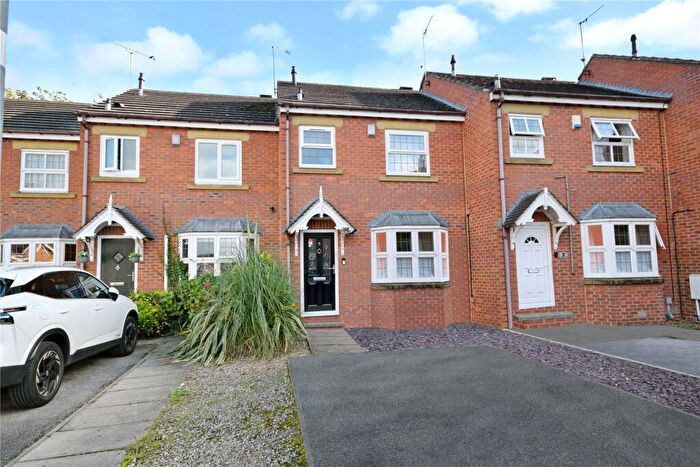 3 Bedroom Town House To Rent In Oakroyd Fold, Churwell, Morley, Leeds, LS27