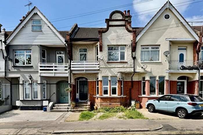 2 Bedroom Flat To Rent In Herbert Grove, SS1