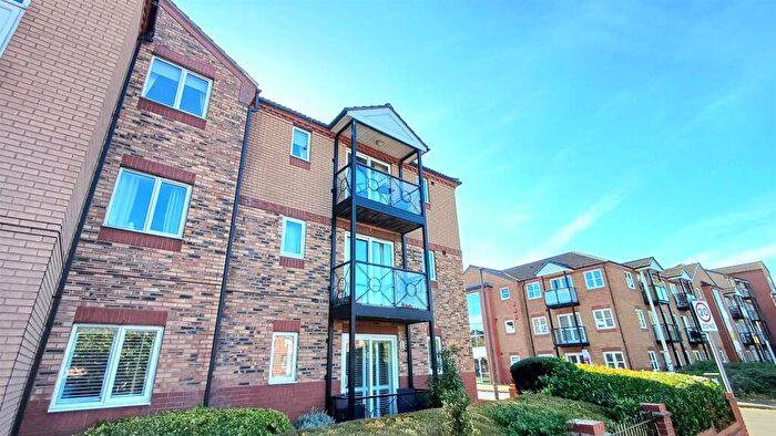 2 Bedroom Flat To Rent In Lakeside Boulevard, Doncaster, DN4