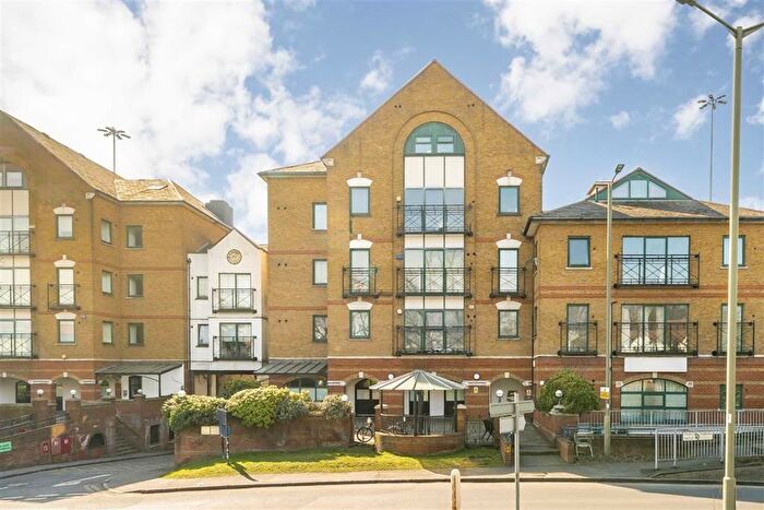 Studio To Rent In Brent Cross Gardens, London, NW4