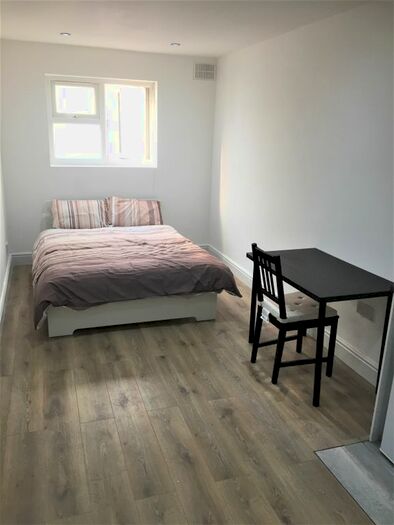Studio To Rent In Windsor Rd, Ilford, IG1